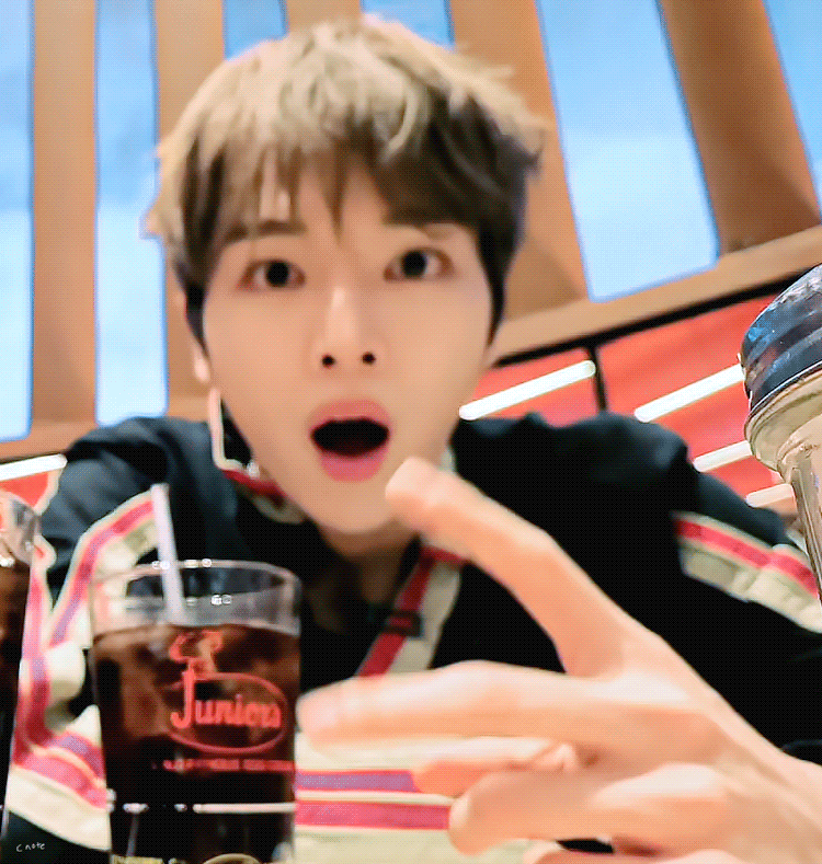 Latest photo of Sungchan (RIIZE)