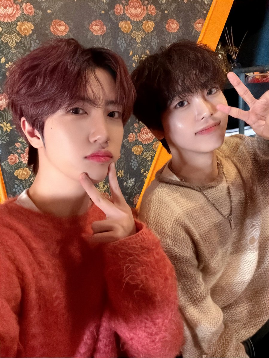 A moment captured by CRAVITY's fan