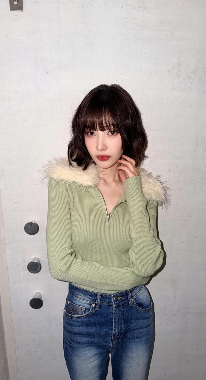 Recent activity shot of Joy (Red Velvet)