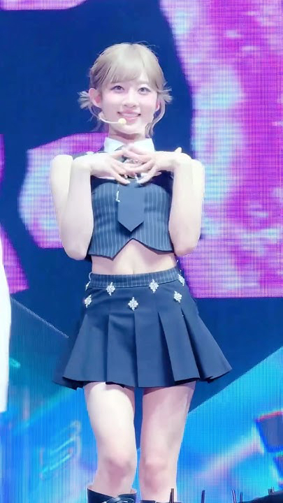 飯田栞月 (ME:I)の最新写真