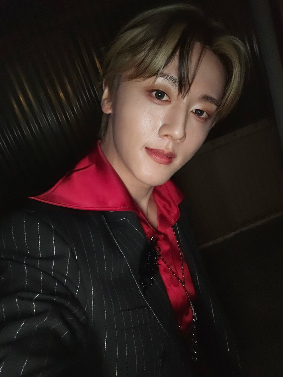 Behind-the-scenes cut of SF9