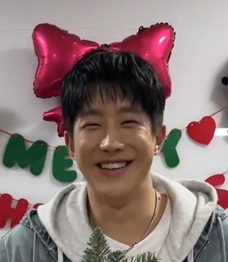 Latest photo of Jinjin (ASTRO)