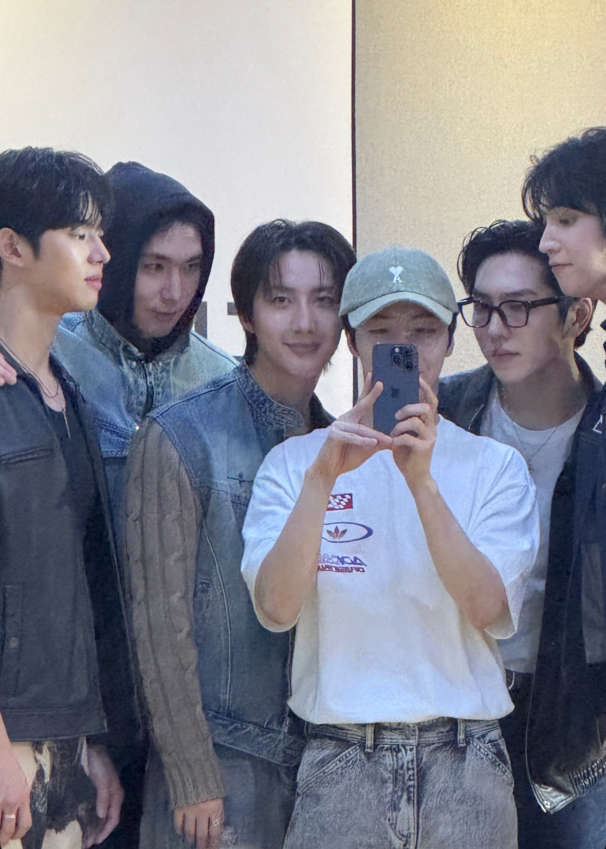Behind-the-scenes cut of Hui (PENTAGON)