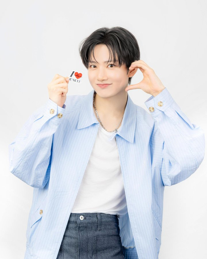 Latest photo of Junkyu (TREASURE)