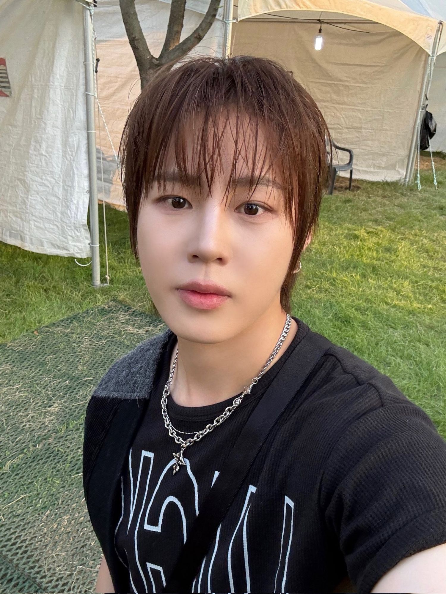 A moment captured by Ha Sungwoon's fan