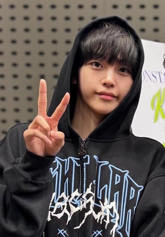 Recent activity shot of Hyeongjun (CRAVITY)