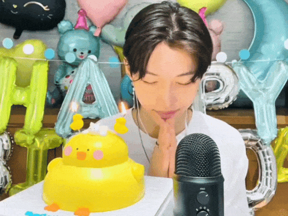 Recent activity shot of Felix (Stray Kids)