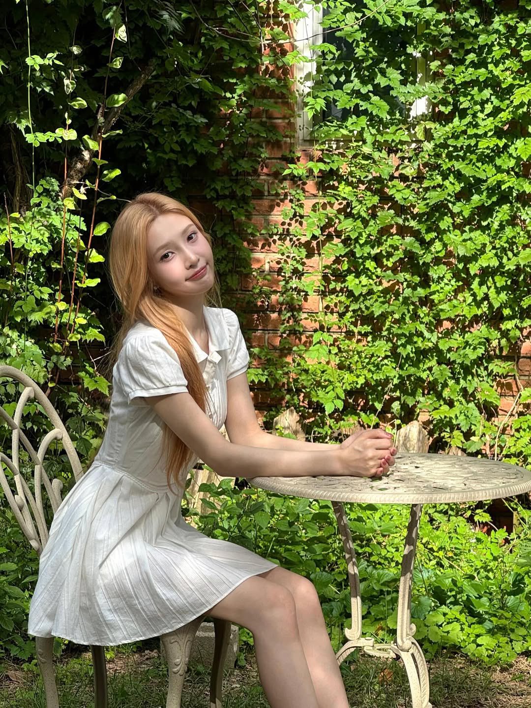 Behind-the-scenes cut of Joy (Red Velvet)