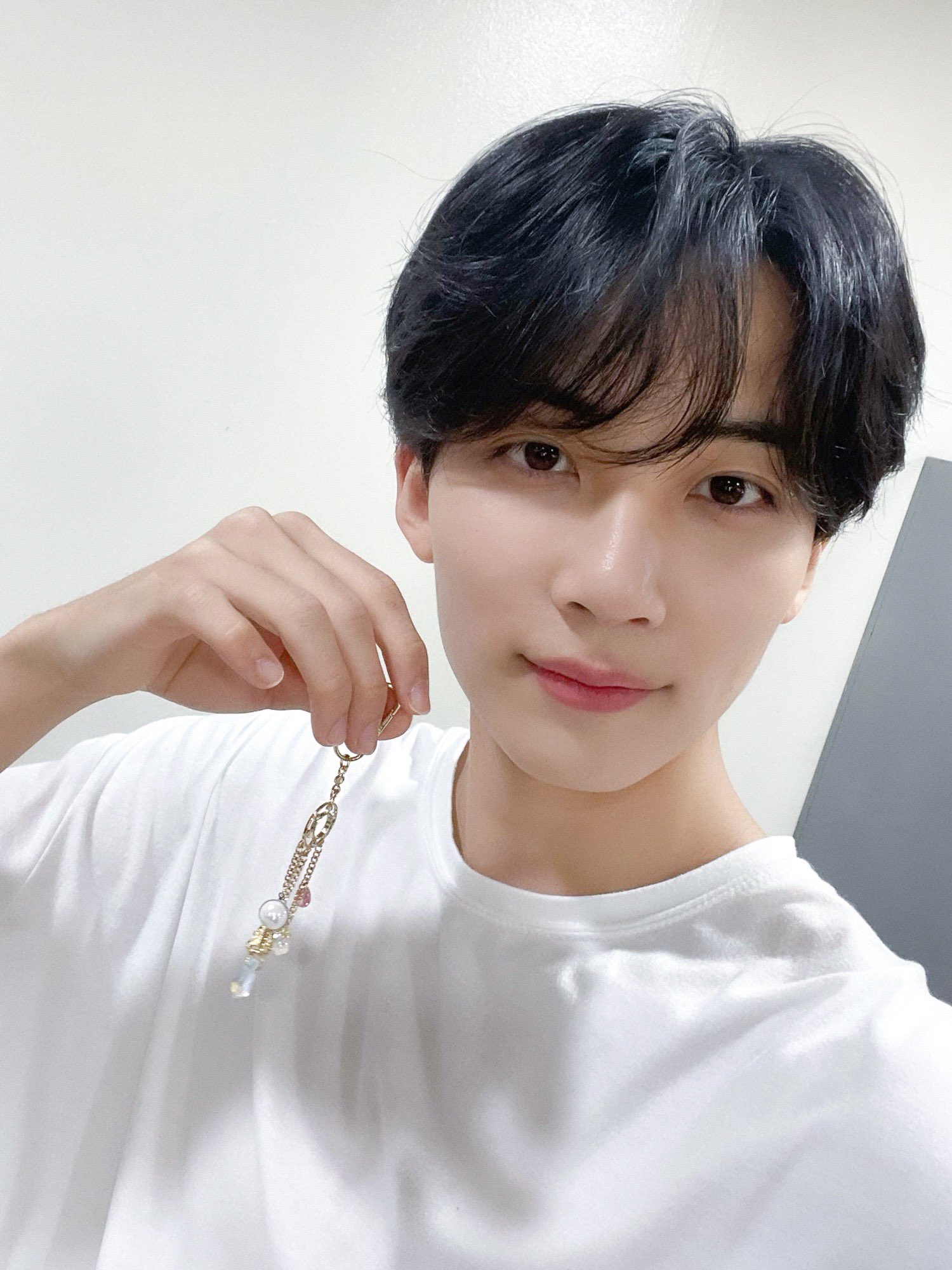 A moment captured by Jeonghan (SEVENTEEN)'s fan