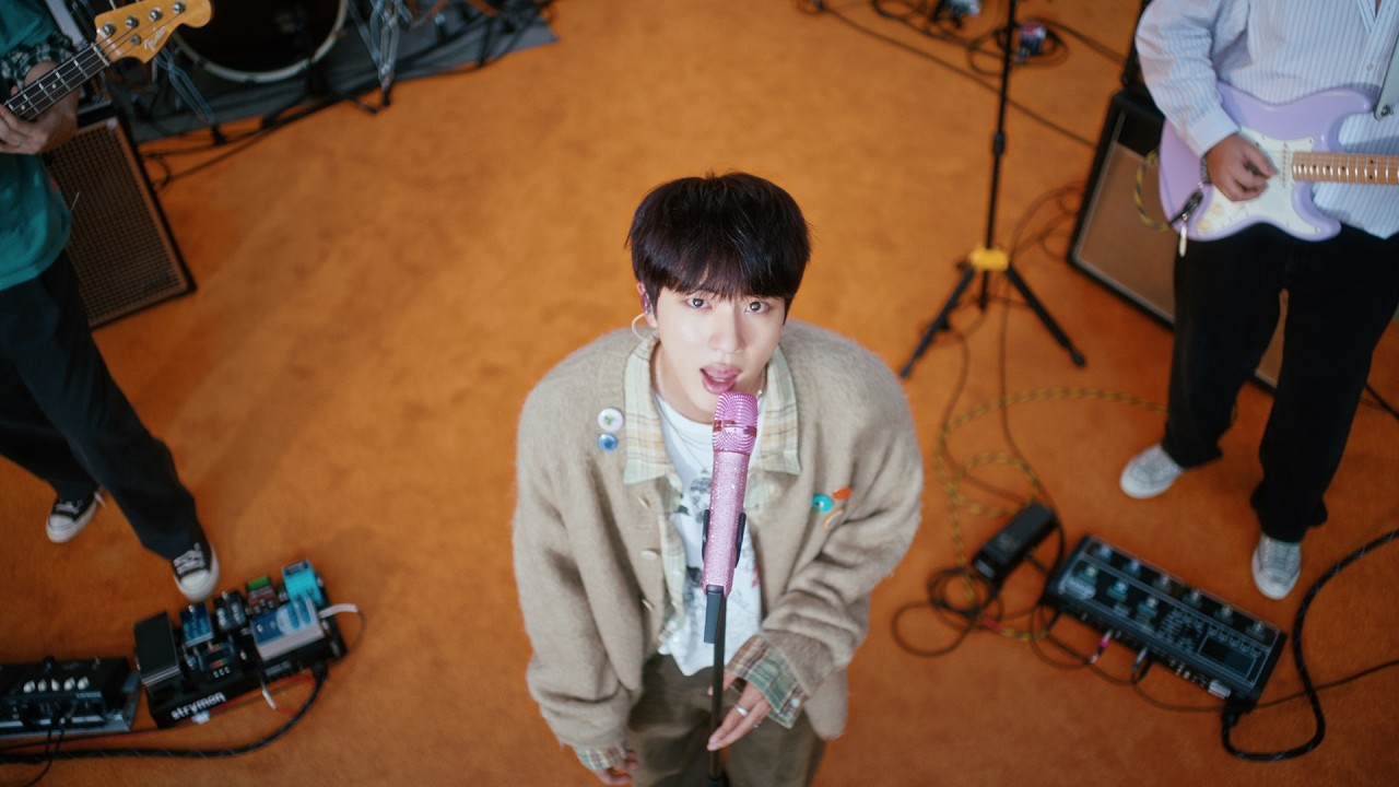 진 (방탄소년단)의 비하인드 컷