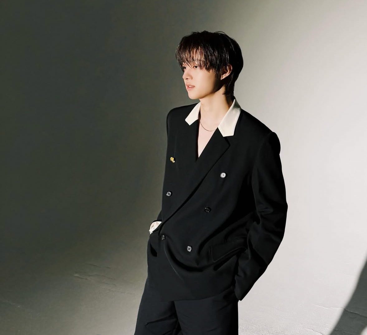 Recent activity shot of EJ (&TEAM)