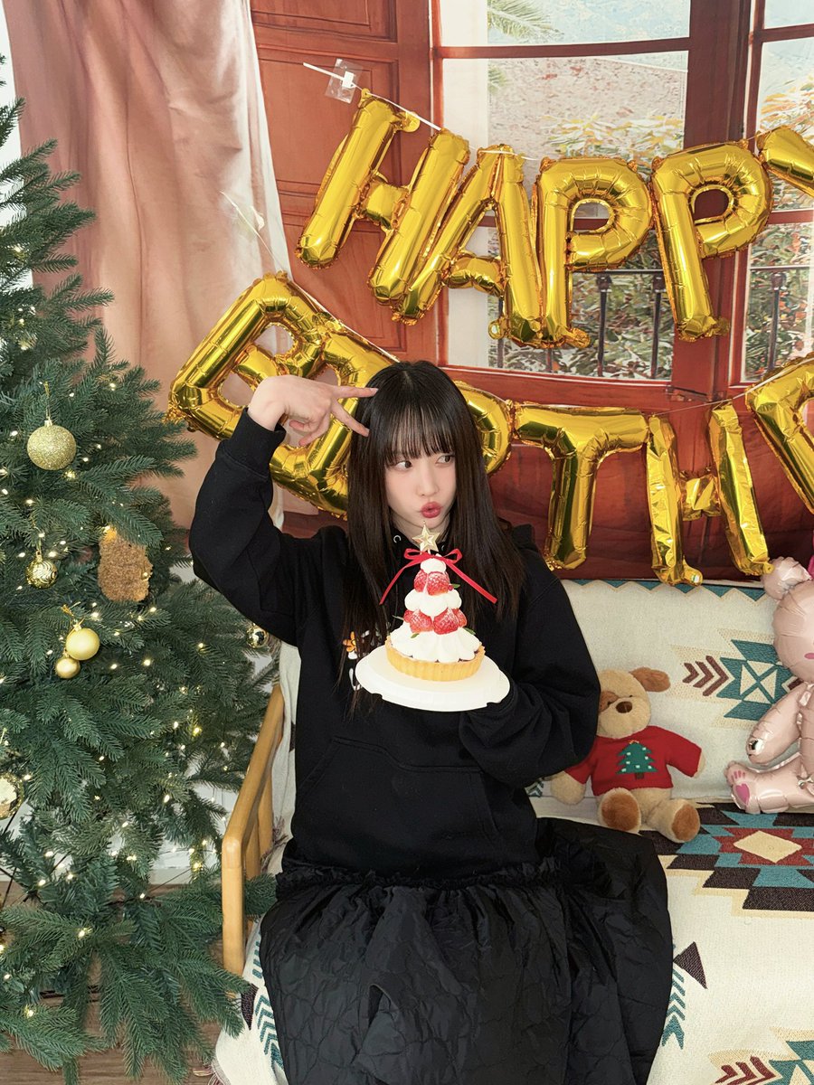 Behind-the-scenes cut of WJSN