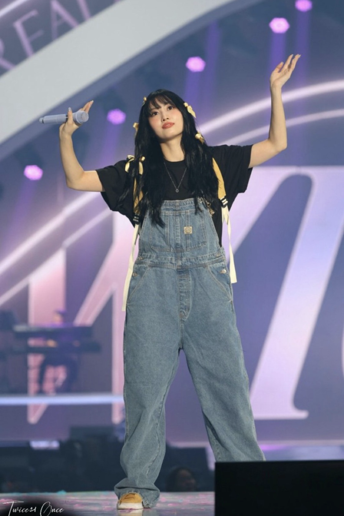 Foto aktivitas terbaru Momo (TWICE)