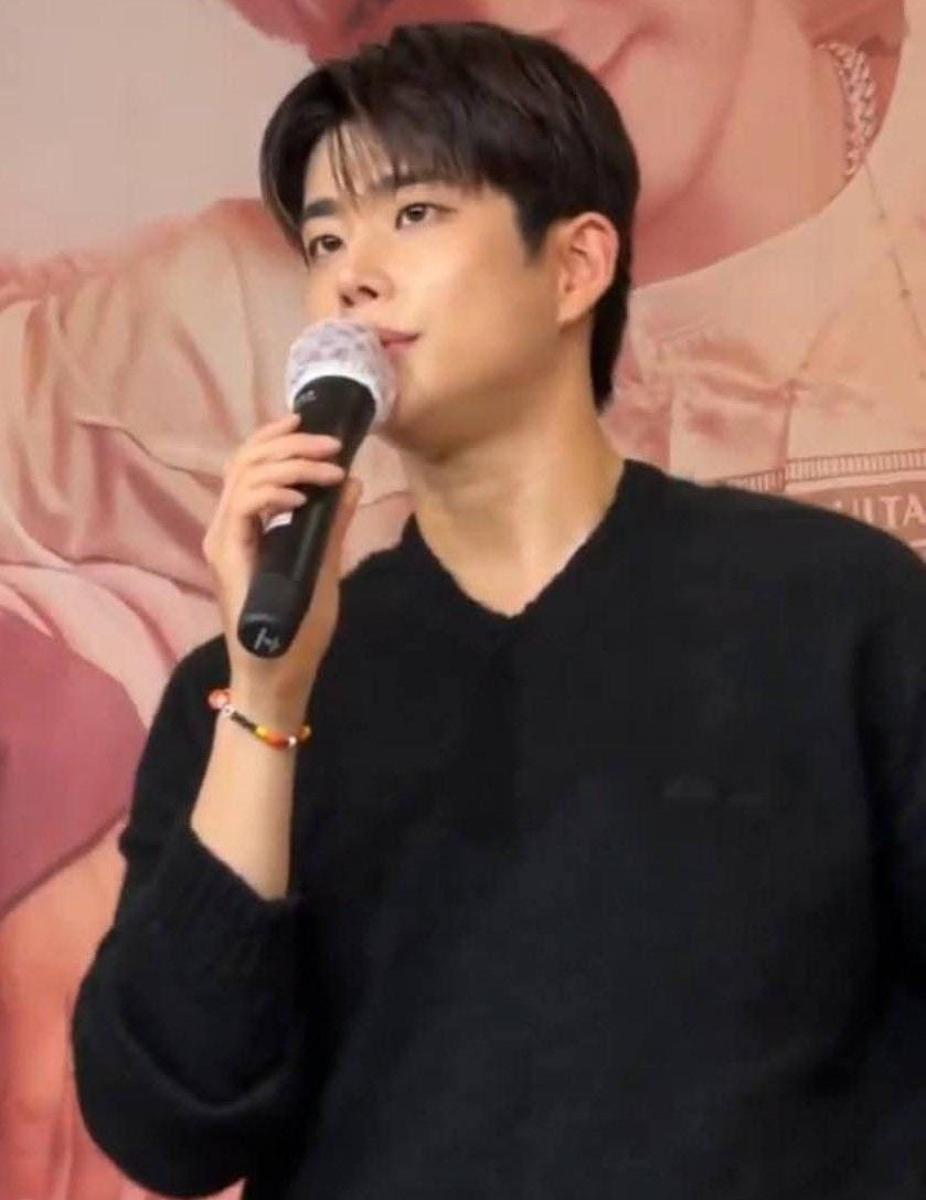 A moment captured by MJ (ASTRO)'s fan