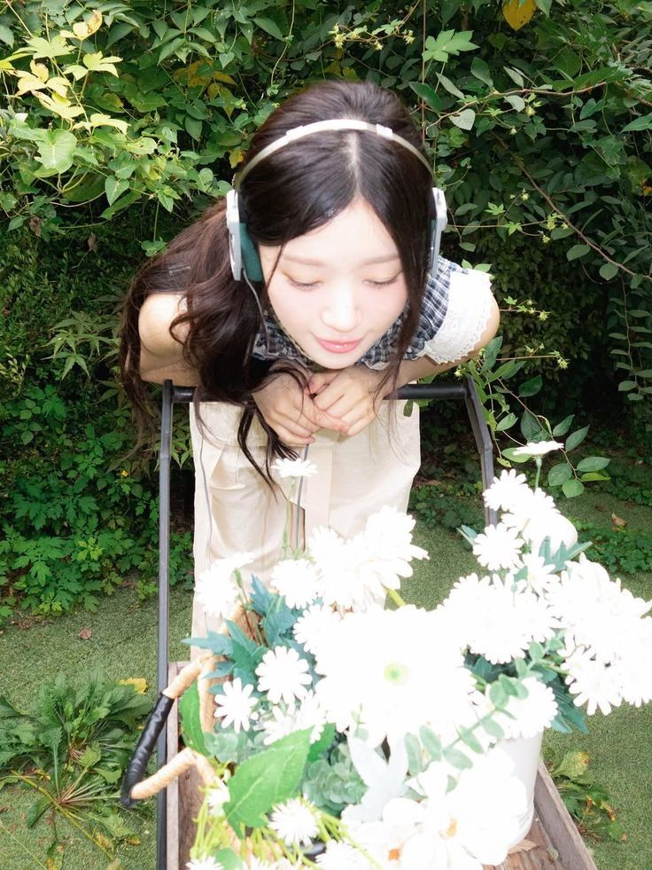 Recent activity shot of Moka (ILLIT)