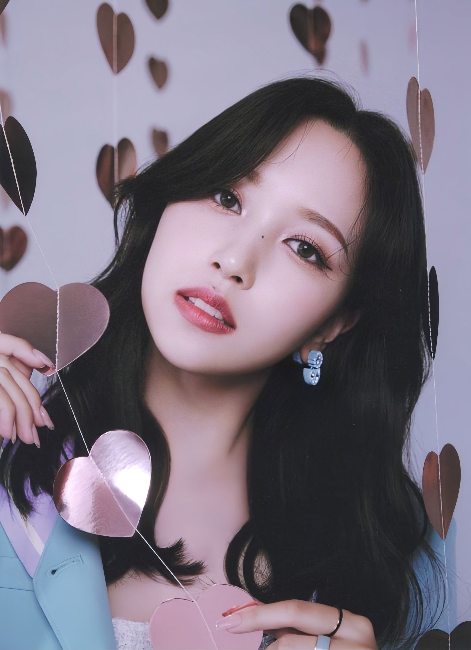 Behind-the-scenes cut of Mina (TWICE)