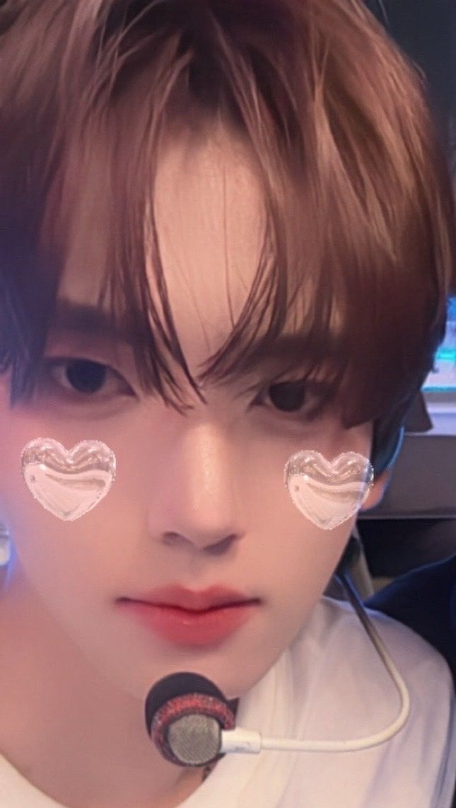 A moment captured by Han Yujin (ZEROBASEONE)'s fan