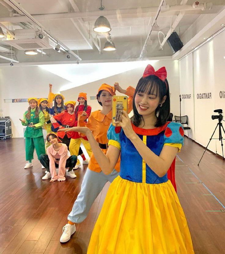 Behind-the-scenes cut of Weki Meki