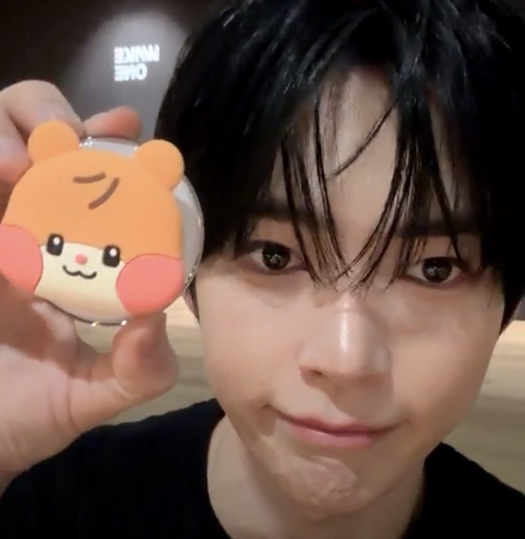 Recent activity shot of Sung Hanbin (ZEROBASEONE)