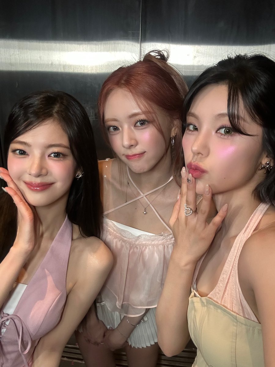 Behind-the-scenes cut of ITZY