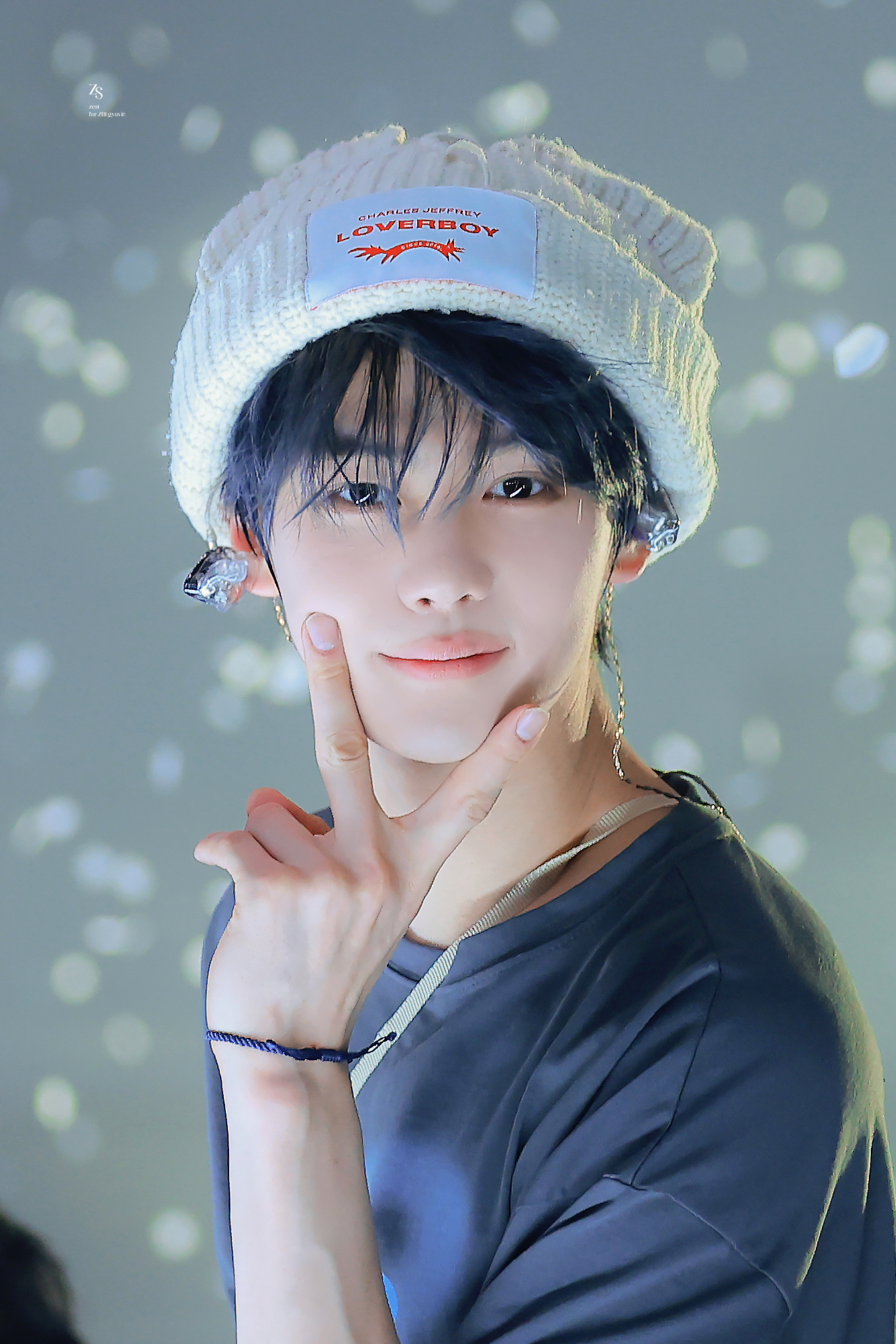 A moment captured by Kim Gyuvin (ZEROBASEONE)'s fan