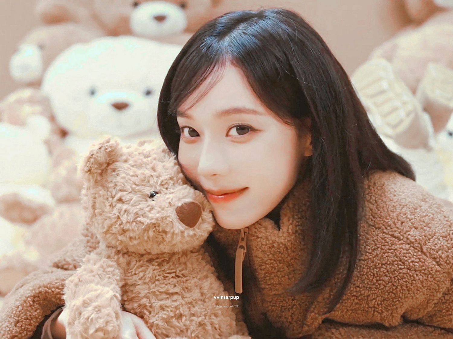 Recent activity shot of Winter (aespa)