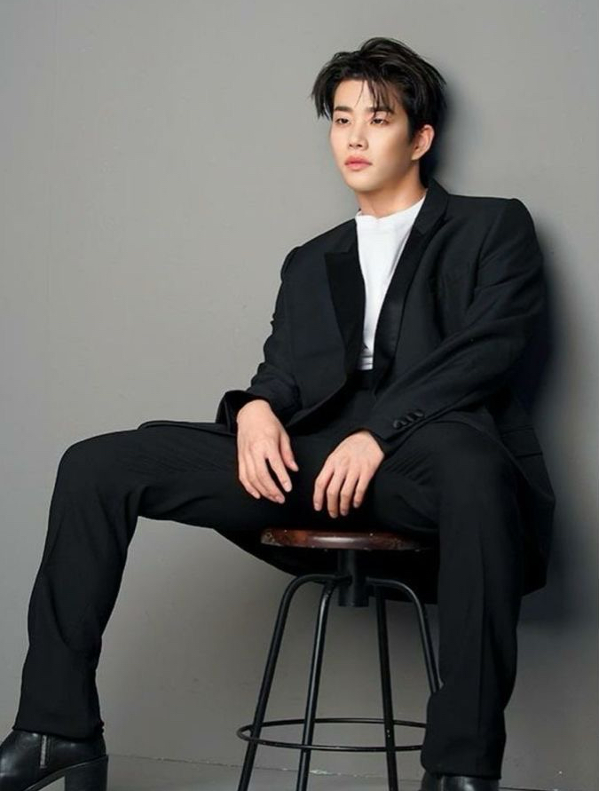 A moment captured by MJ (ASTRO)'s fan