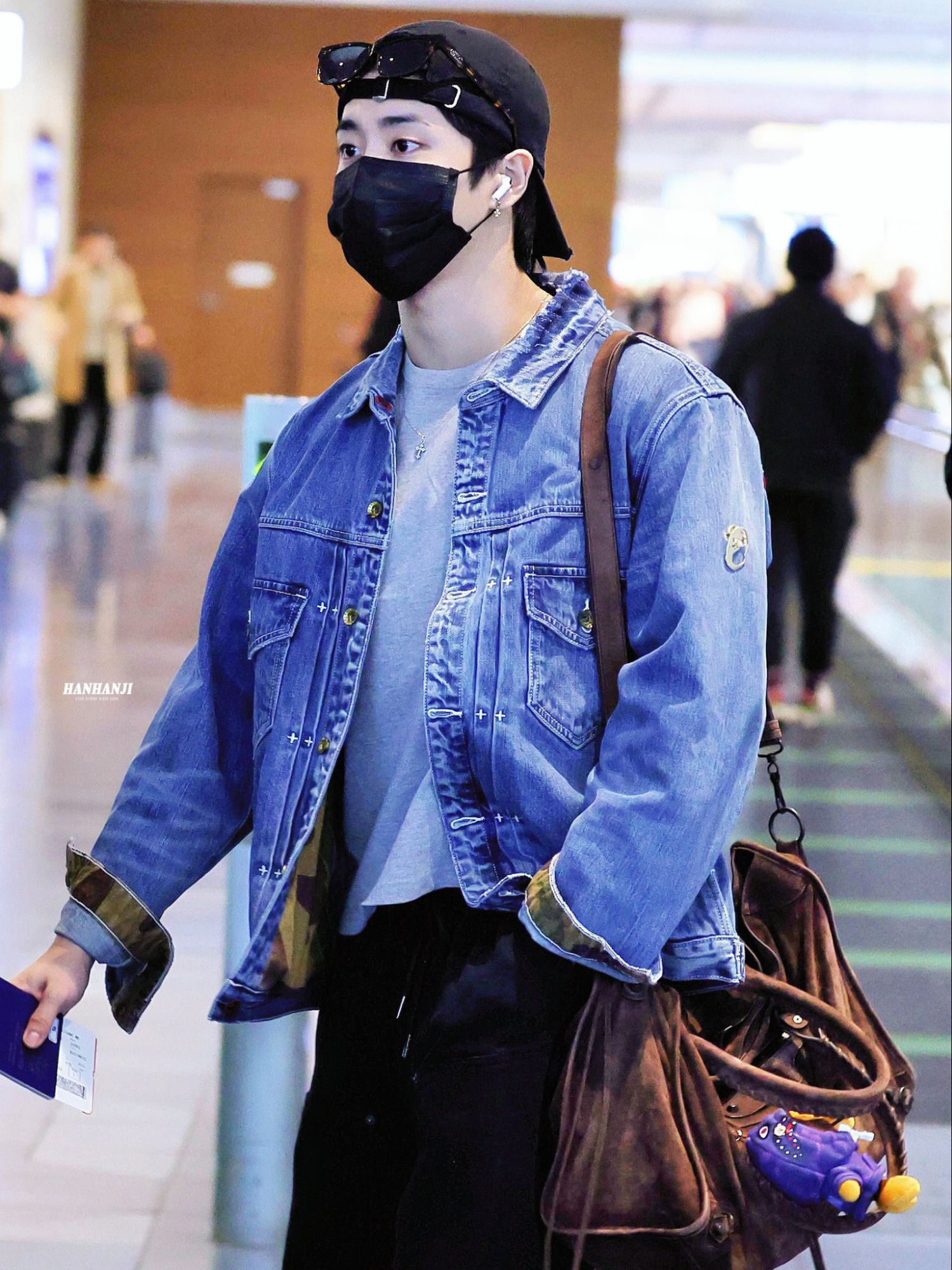 Behind-the-scenes cut of HAN (Stray Kids)