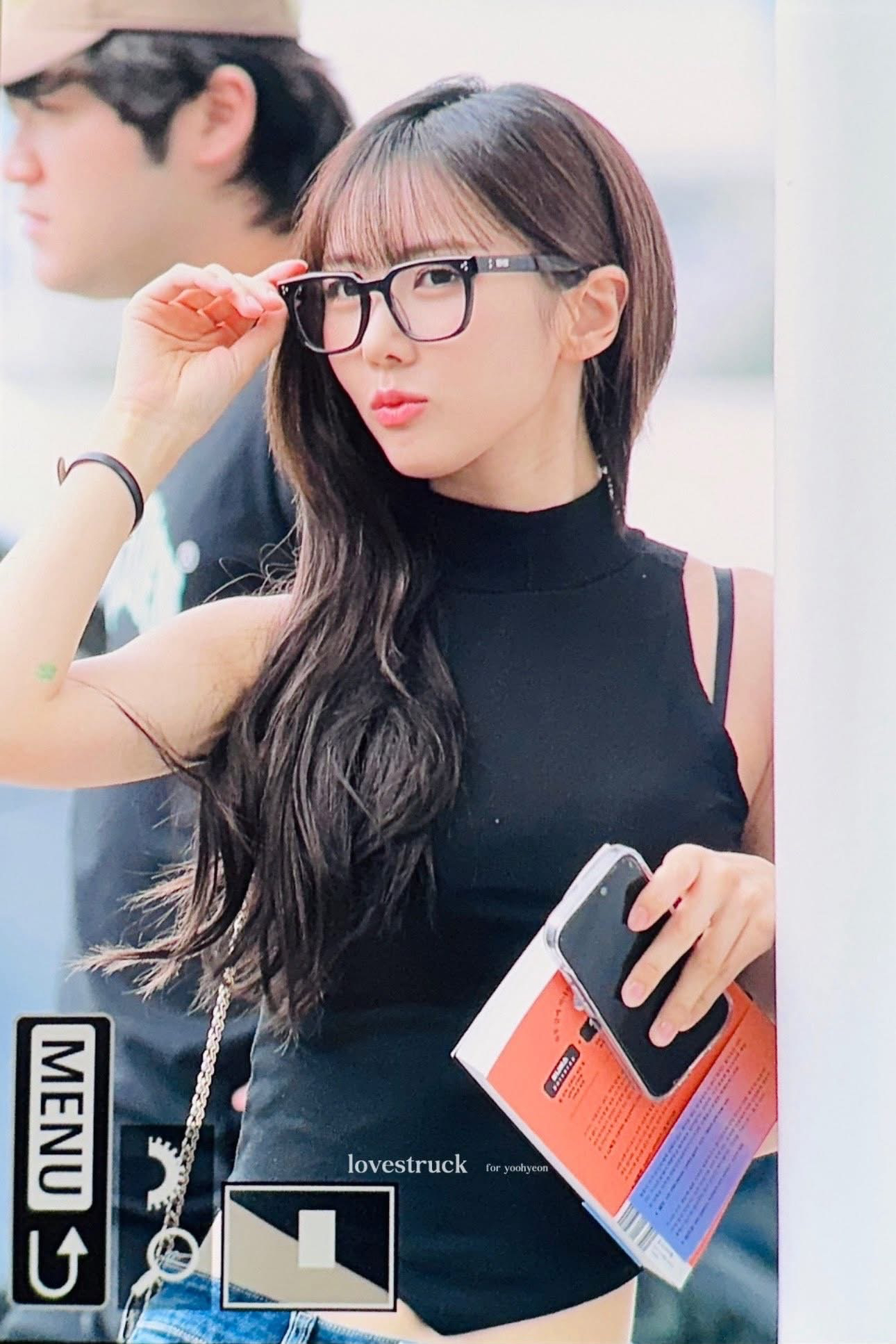 A moment captured by DREAMCATCHER's fan