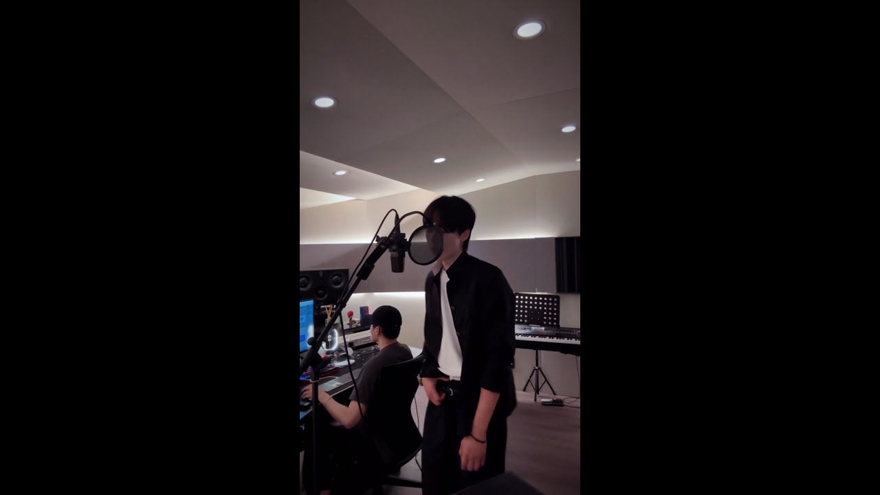 Behind-the-scenes cut of Lim Youngmin