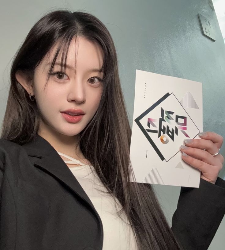 Latest photo of Minju (ILLIT)