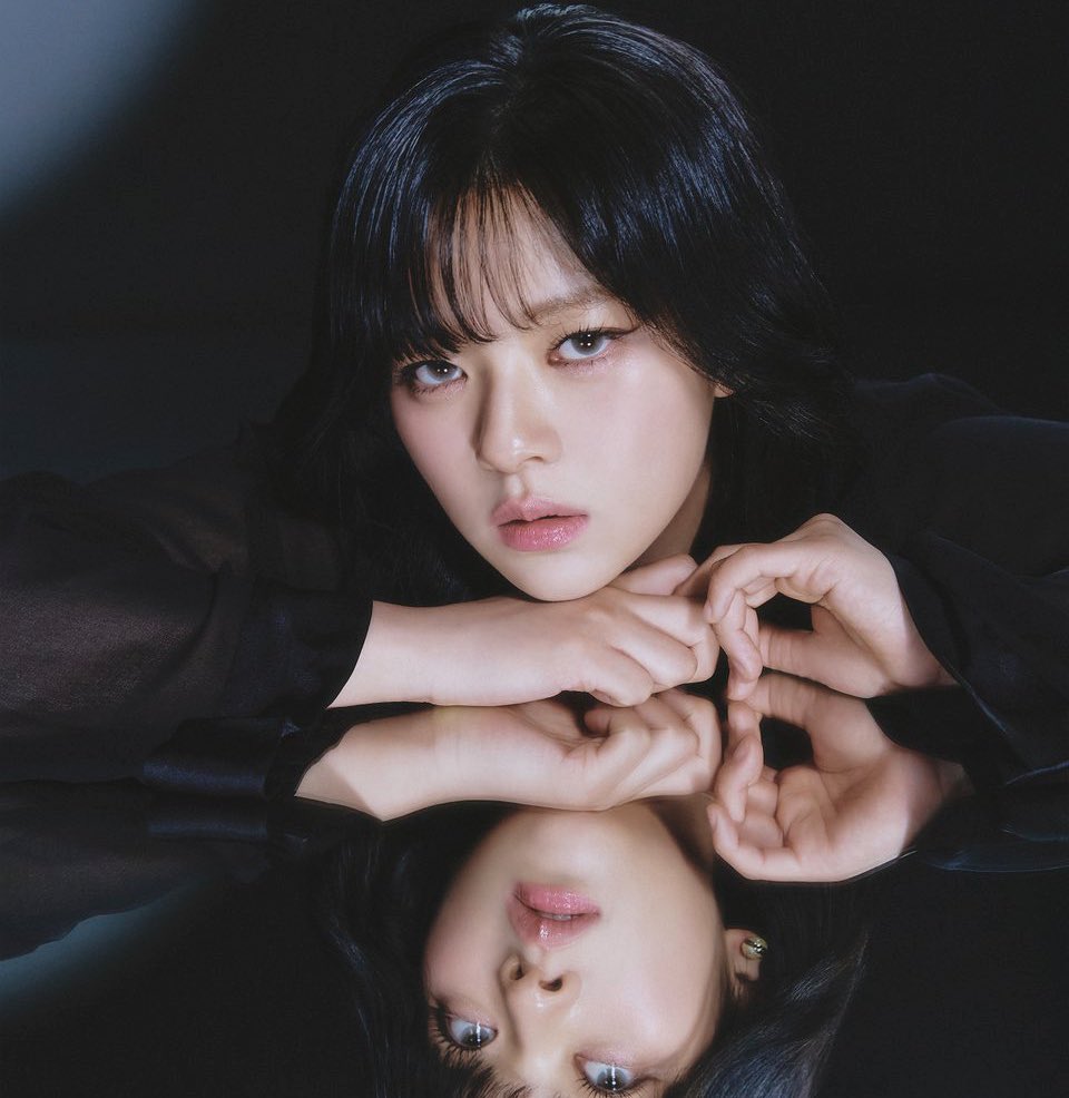 Behind-the-scenes cut of Jeongyeon (TWICE)