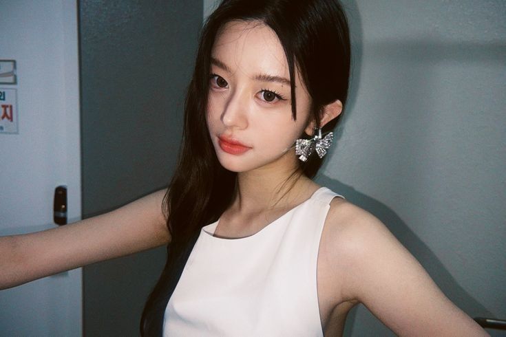 Latest photo of Minju (ILLIT)