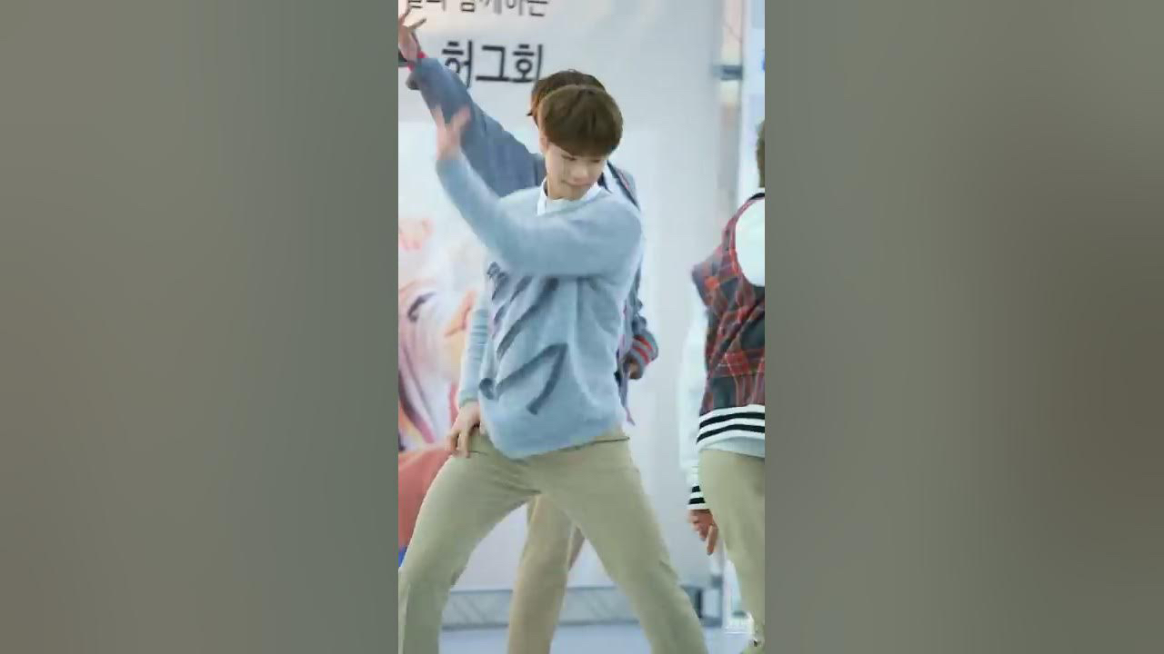 Foto aktivitas terbaru Moonbin (ASTRO)