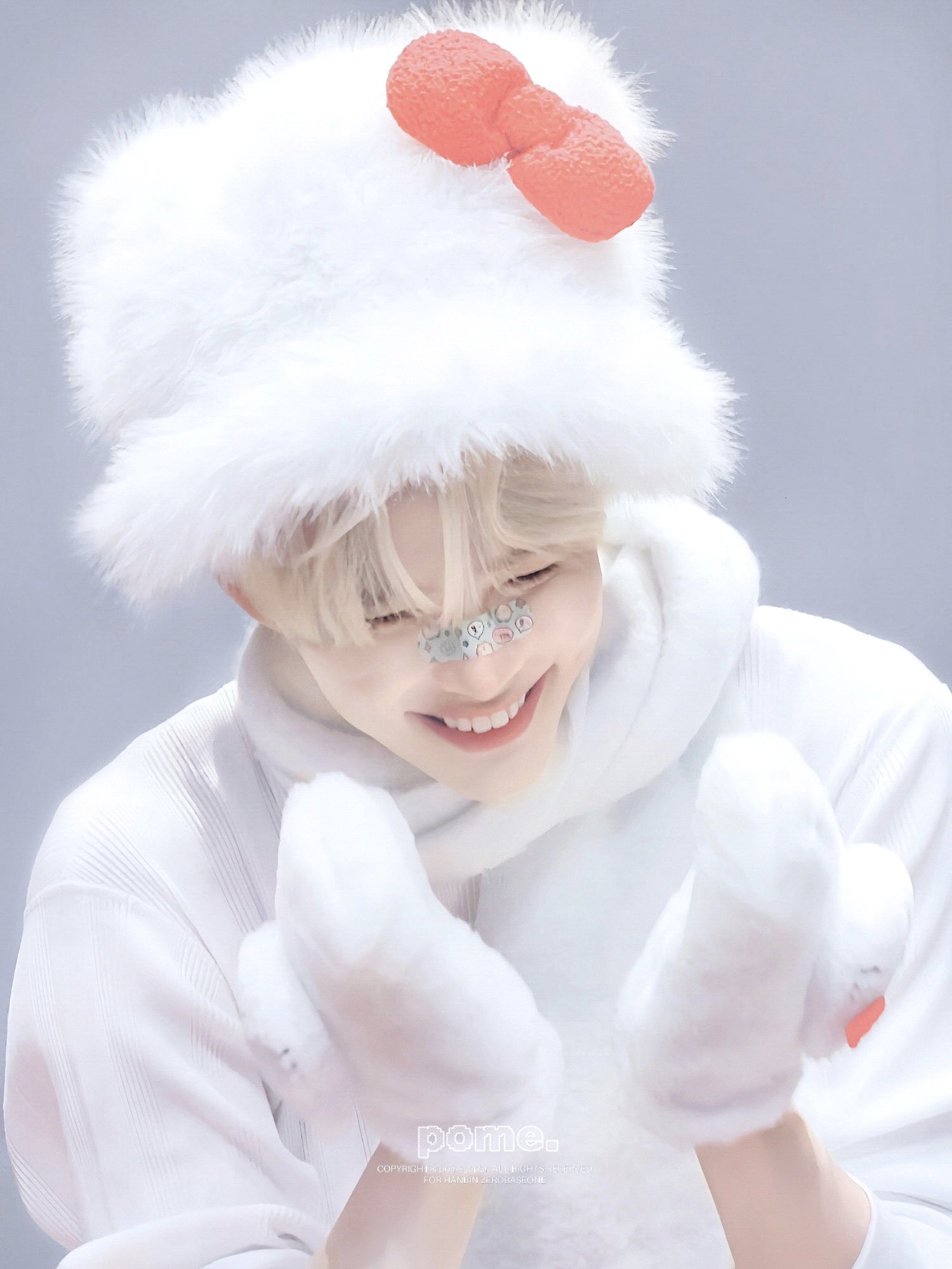 Behind-the-scenes cut of Sung Hanbin (ZEROBASEONE)