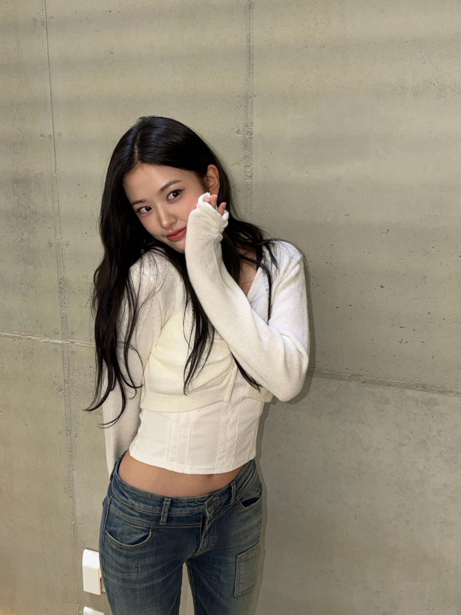 Behind-the-scenes cut of An Yujin (IVE)