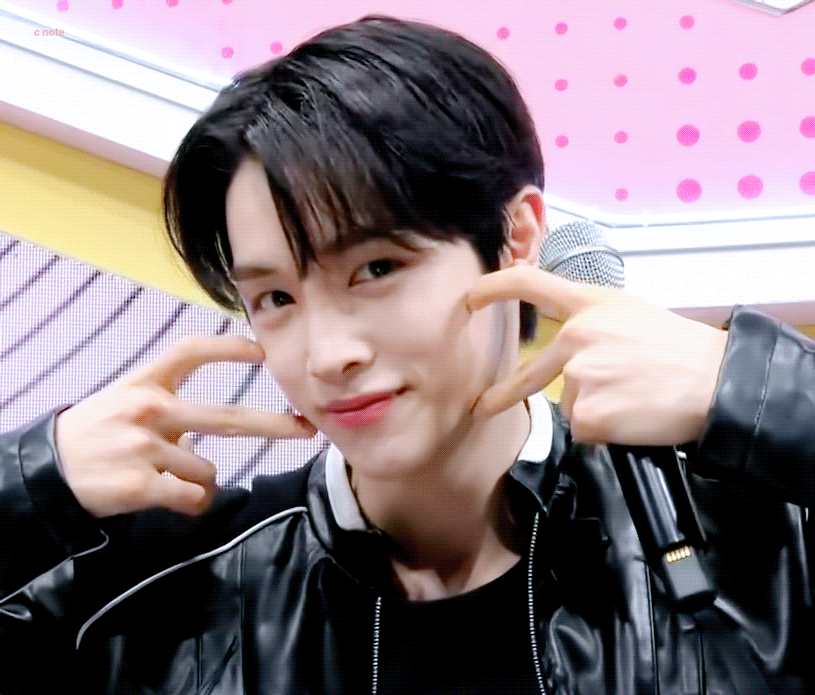 Latest photo of Sungchan (RIIZE)