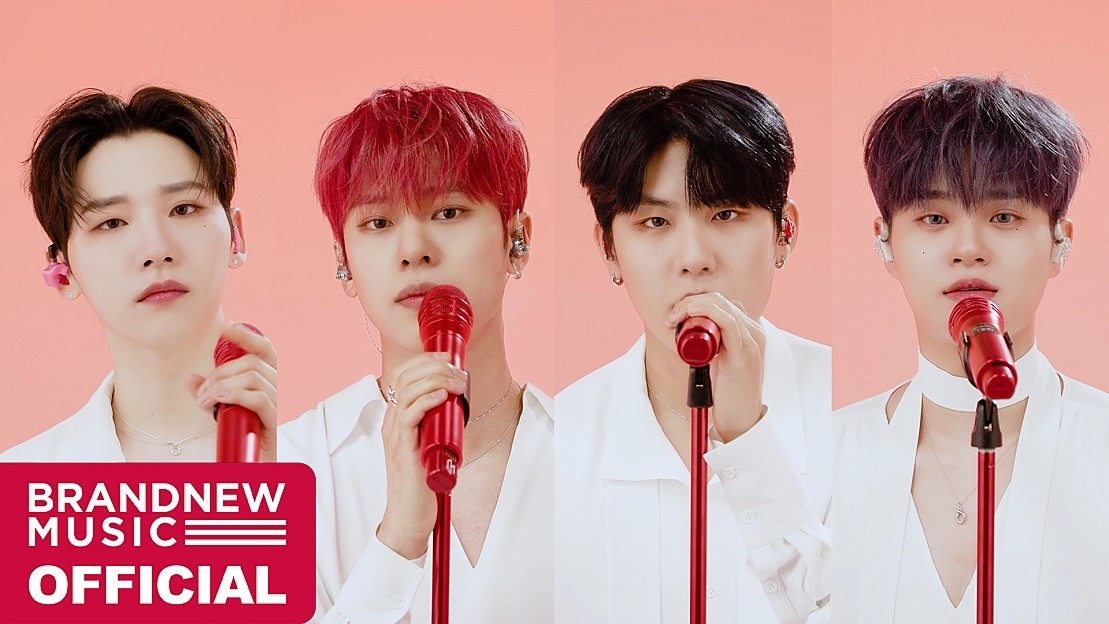A moment captured by Lee Daehwi (AB6IX)'s fan