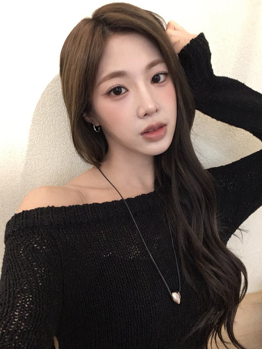 Behind-the-scenes cut of tripleS