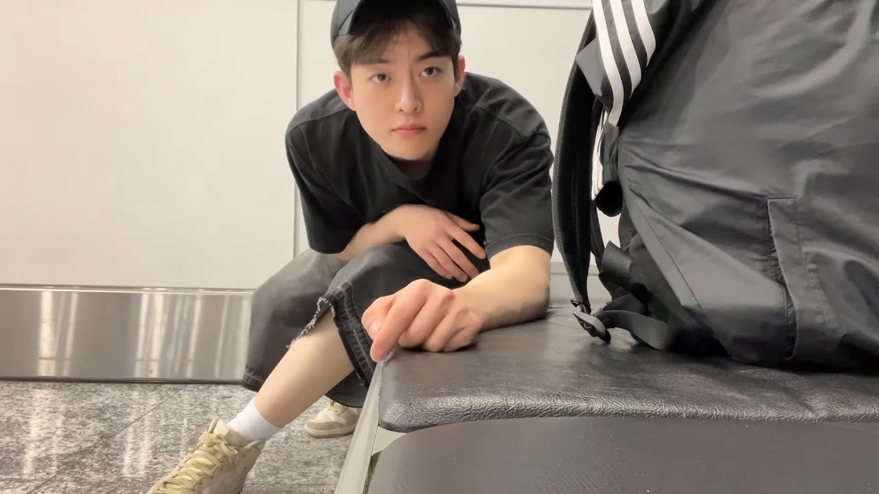Behind-the-scenes cut of Jung Subin