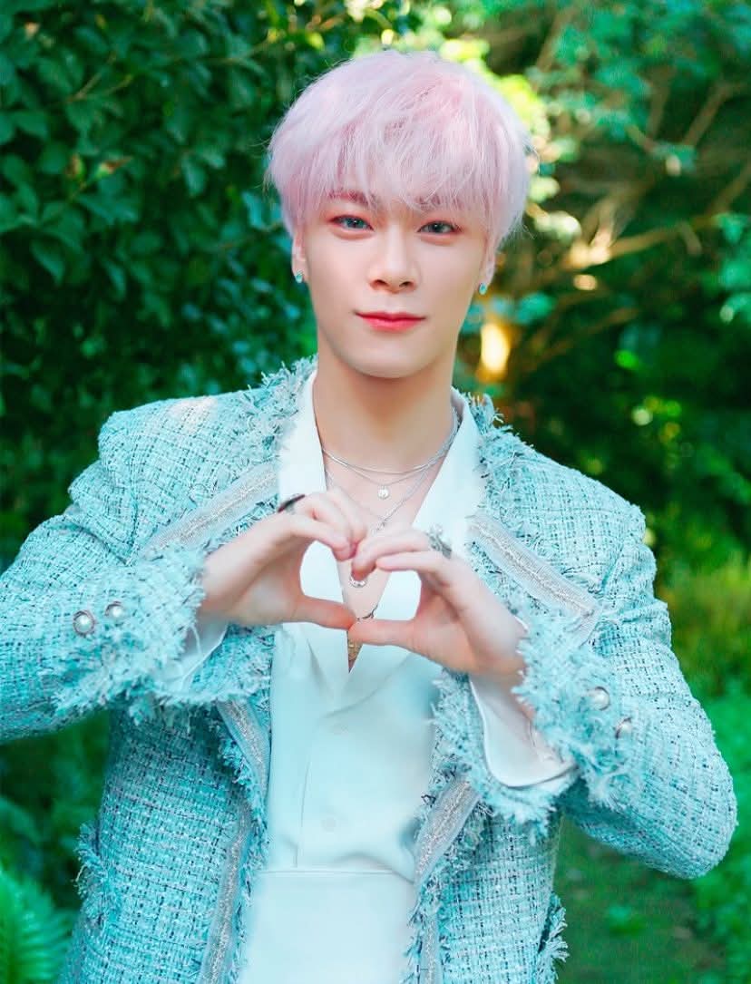 Latest photo of Moonbin (ASTRO)