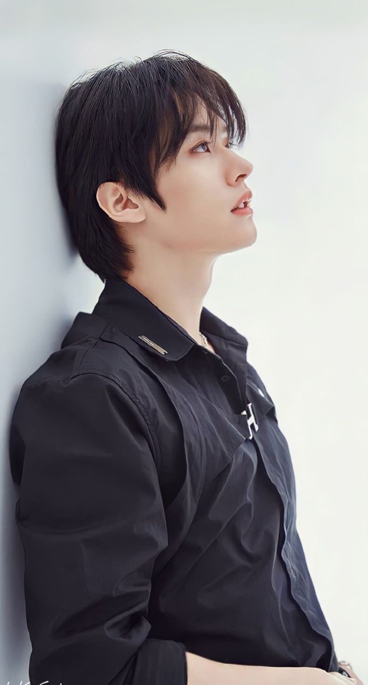 Fandom-recommended wallpaper image of Lee Know (Stray Kids)
