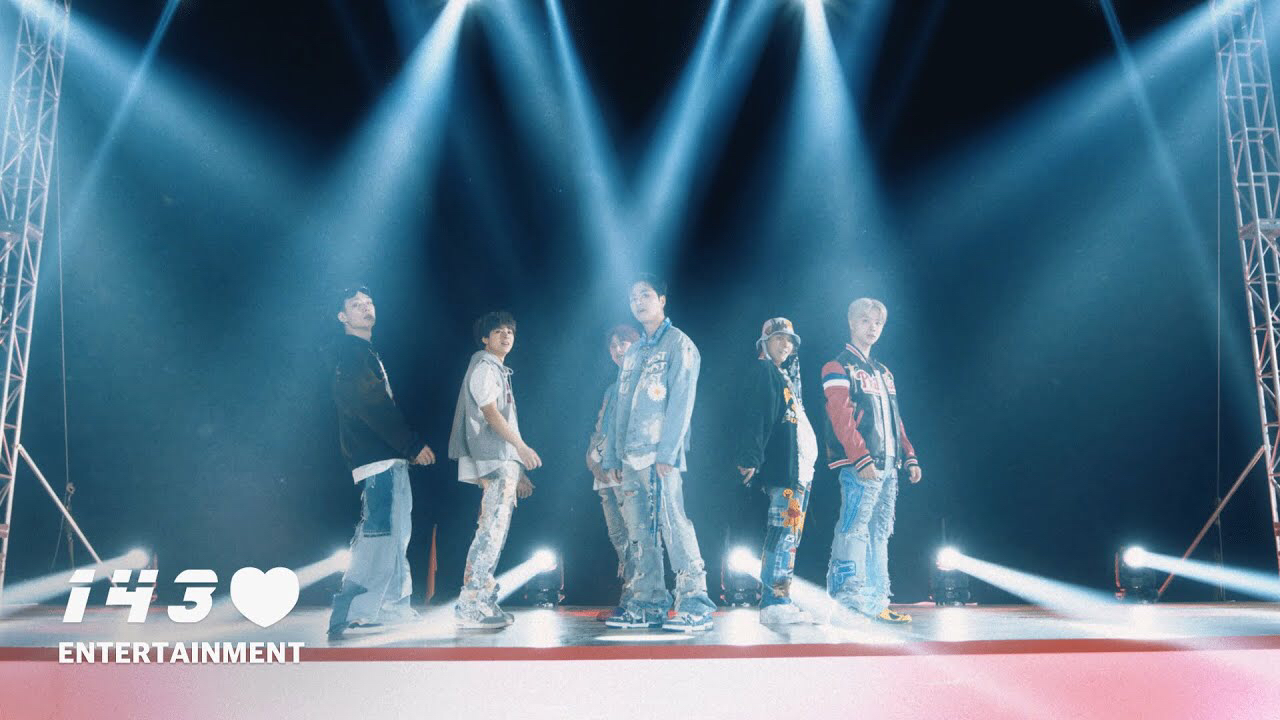 A moment captured by iKON's fan