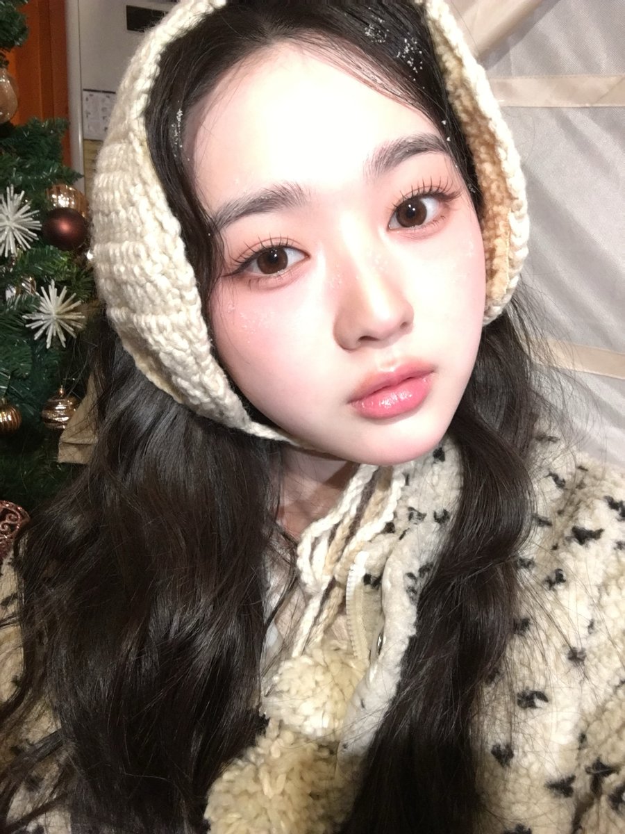 Recent activity shot of tripleS