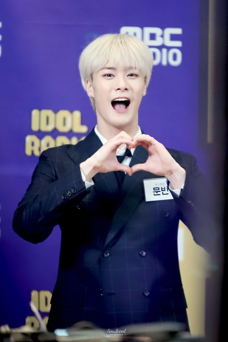 A moment captured by Moonbin (ASTRO)'s fan