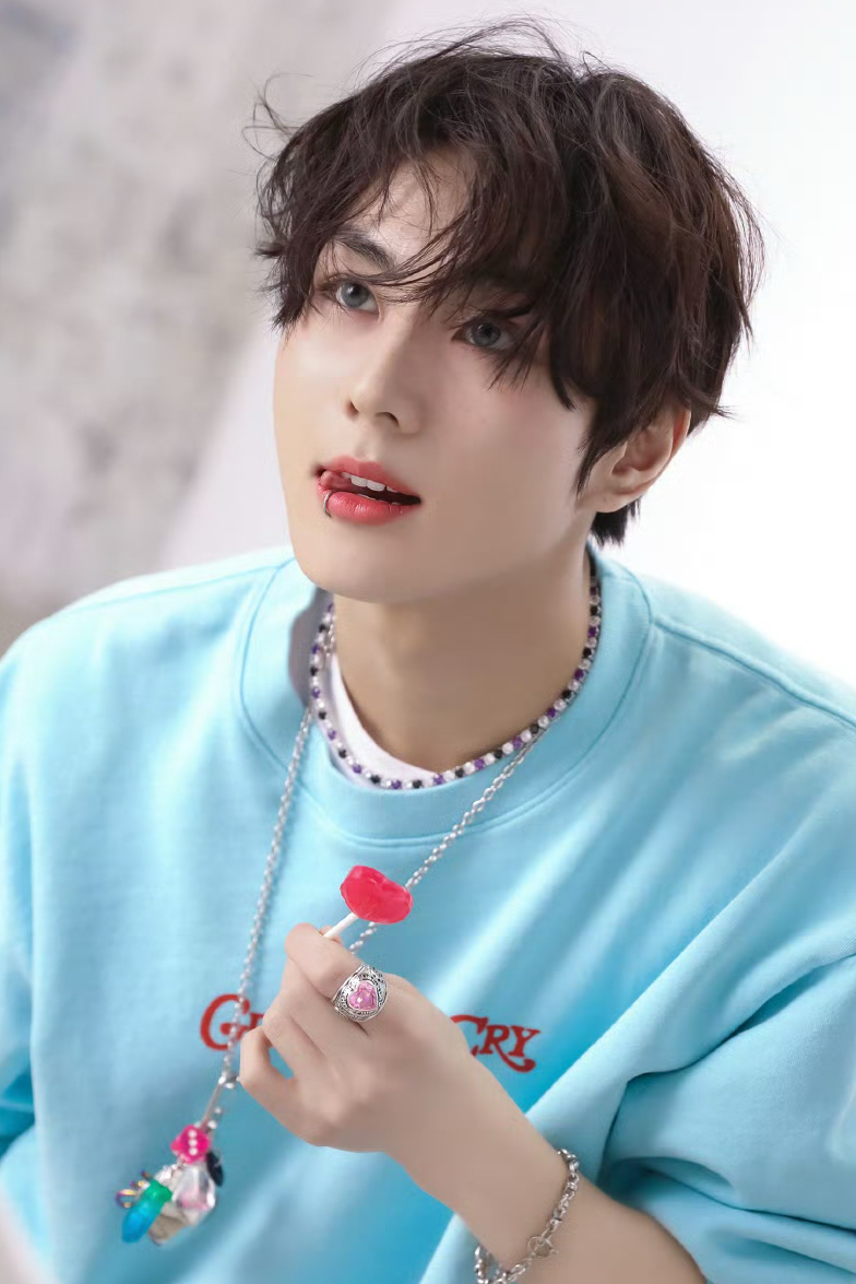 Latest photo of Jungwon (ENHYPEN)