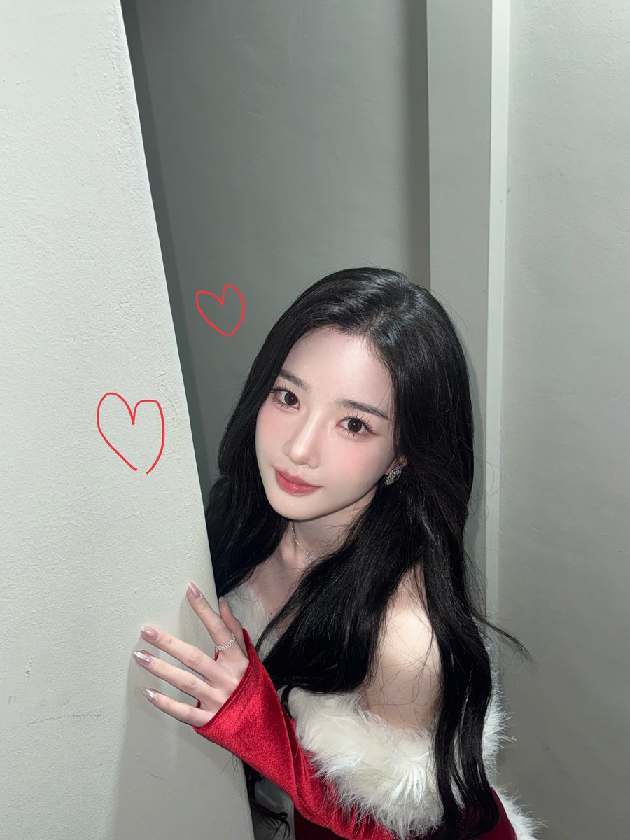 A moment captured by tripleS's fan