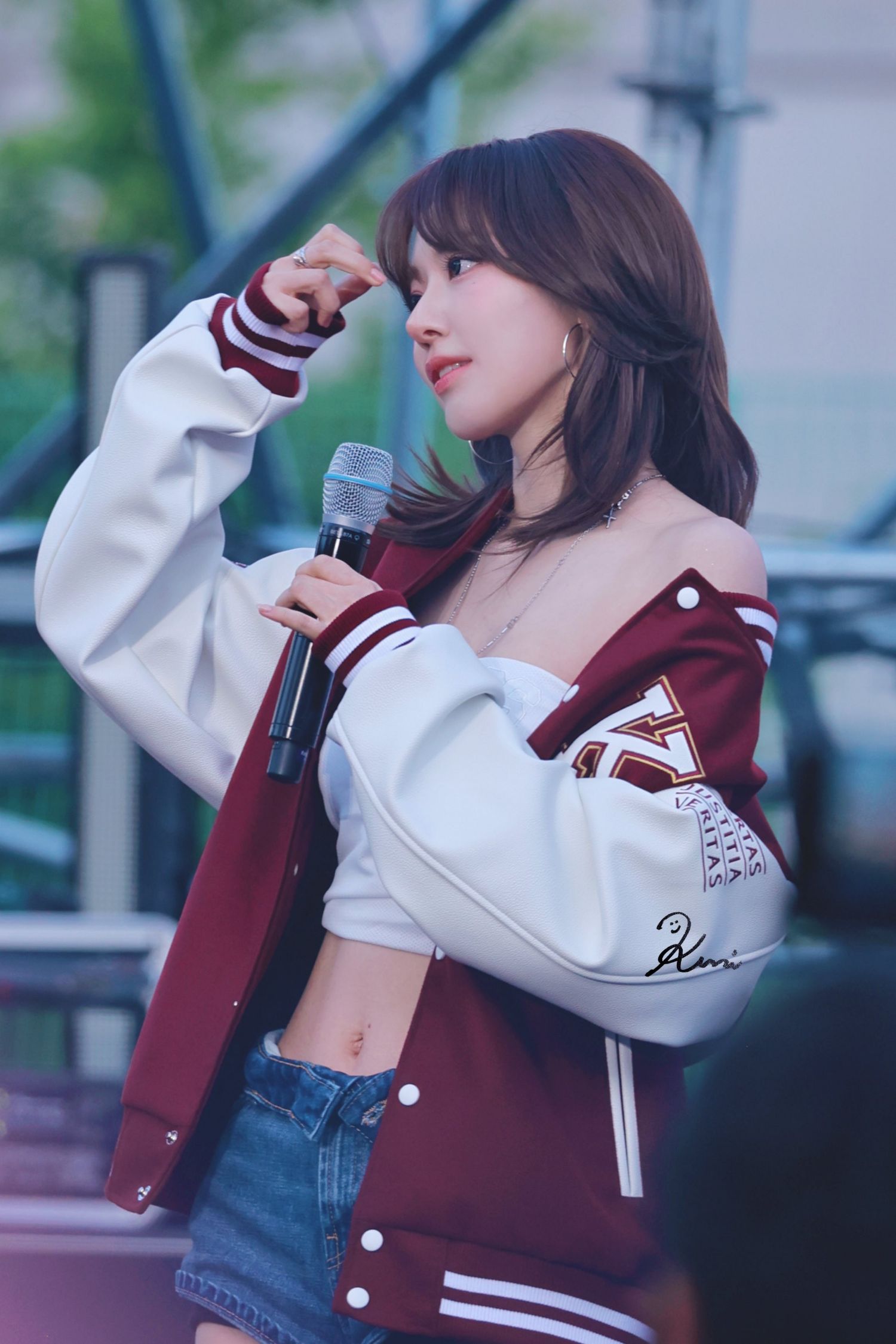 Latest photo of Sakura (LE SSERAFIM)