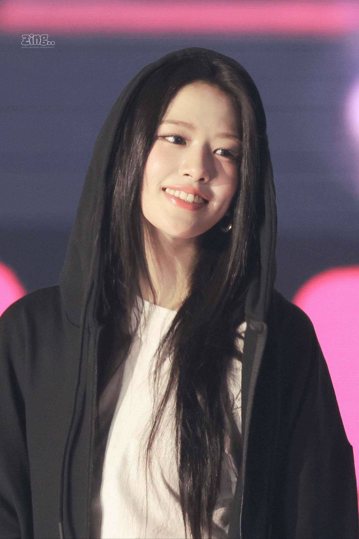 アン・ユジン (IVE)の舞台裏ショット