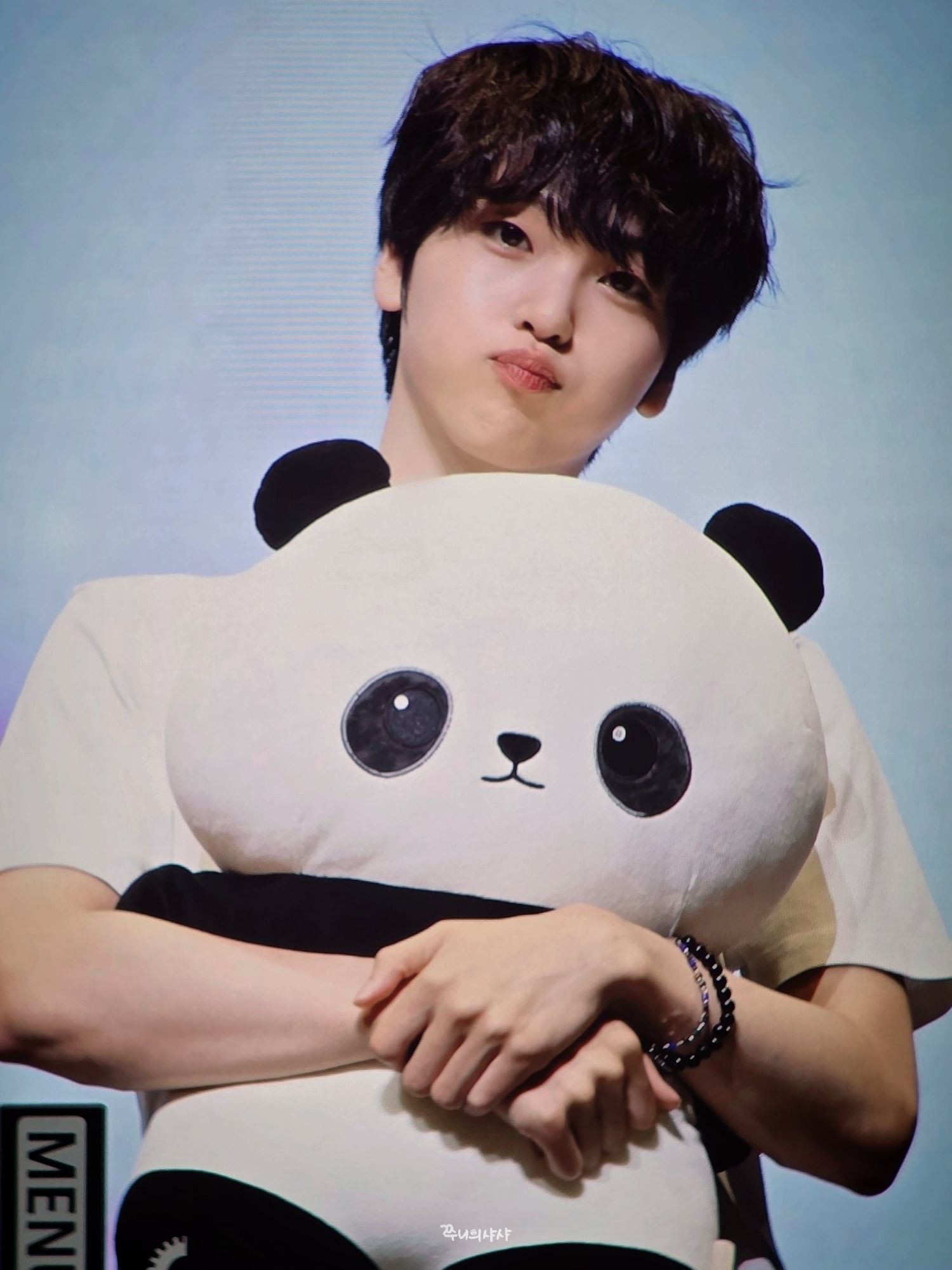Behind-the-scenes cut of Hyeongjun (CRAVITY)